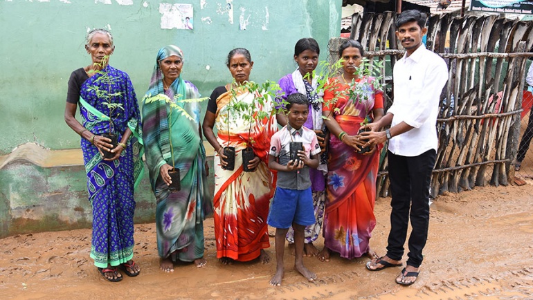 மரக்கன்றுகள் வழங்கும் விழா